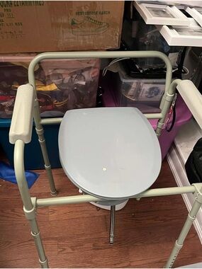 Portable Commode Toilet Chair